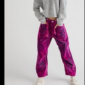 UNICORN🦄 We The Free People Moxie Flocked Barrel jeans in rose fuschia Pink